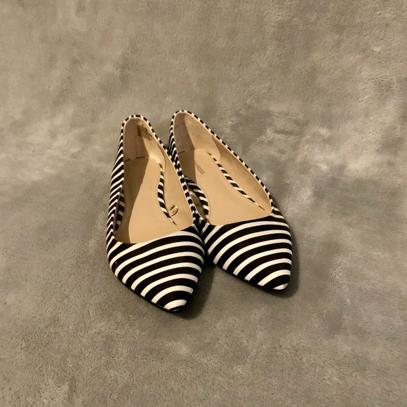 Express B&W Striped Manhattan Flats - Picture 2 of 2